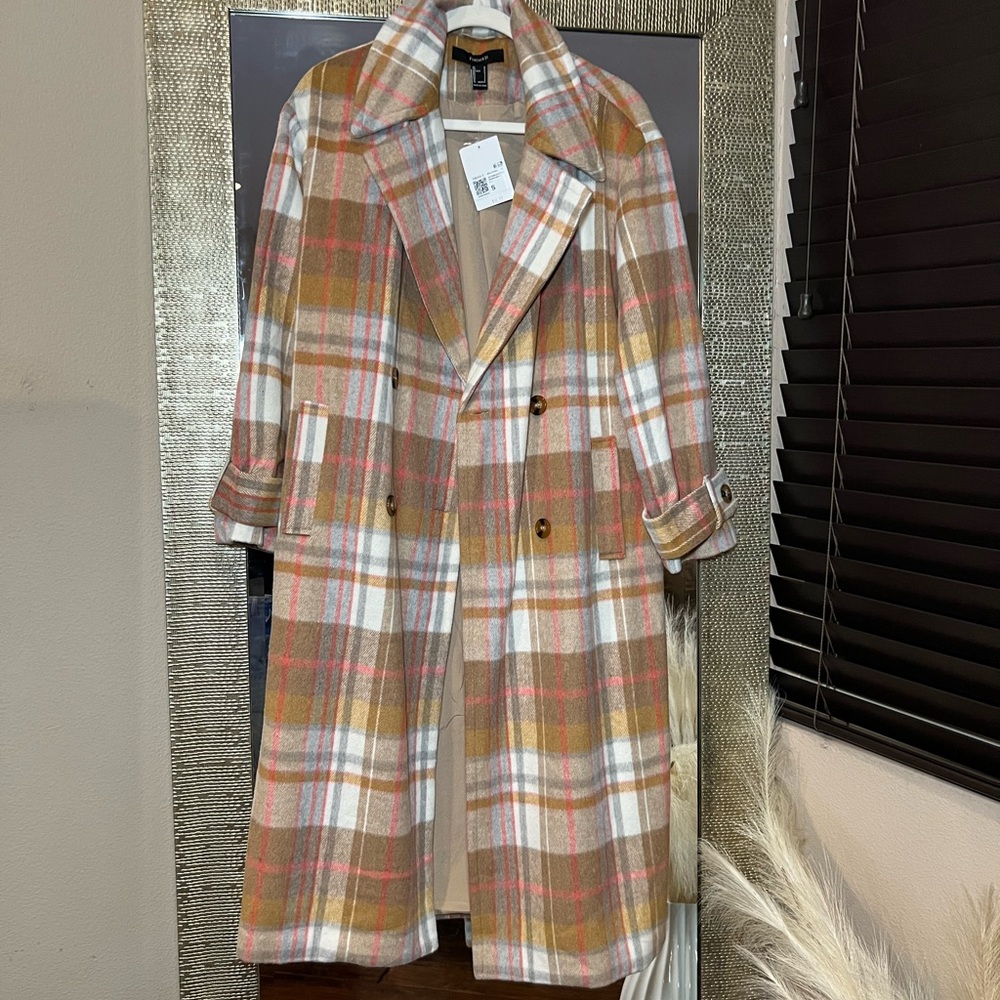 Brand new with tags! This coat is perfect fort fall/winter!